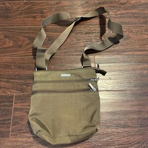 Baggallini green bag